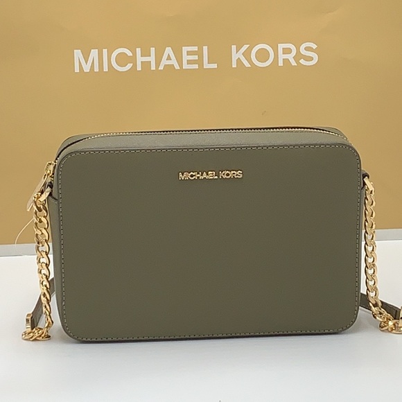 Michael Kors Jet Set Item Large East West Zip Crossbody Leather Olive
NWT - Picture 3 of 16